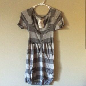 Hollister baby doll style shirt size small. The top is longer